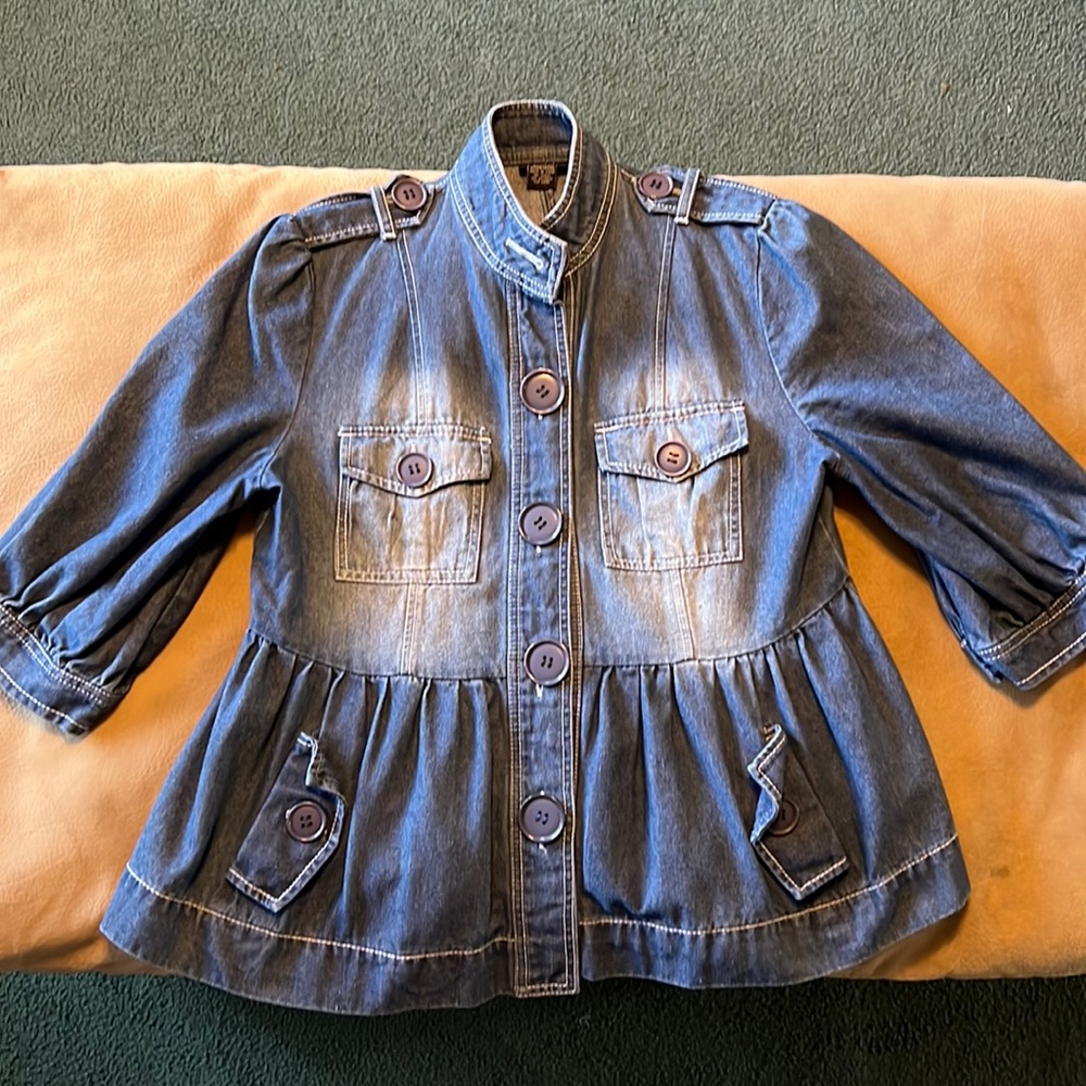 Rue21 Denim Jean 1/2 Sleeve Jacket in Excellent Condition Size Medium